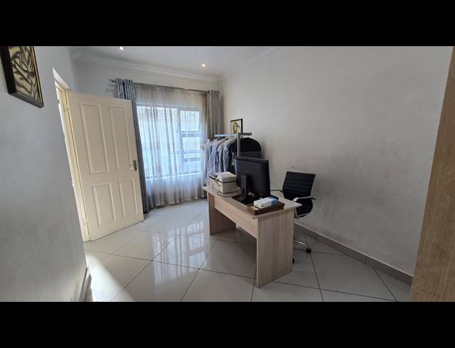 4 BEDROOM FREEHOLD FOR SALE IN SOUTH CREST